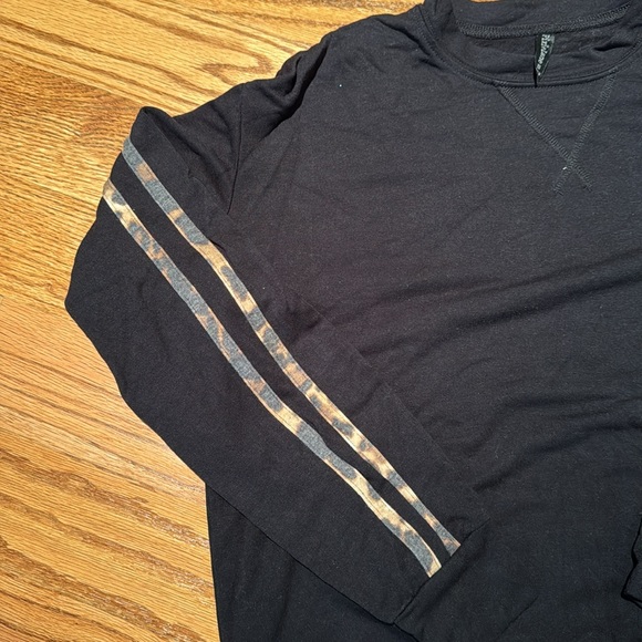 PixieLane super cozy long sleeve top with leopard detail down sleeve - Picture 2 of 4